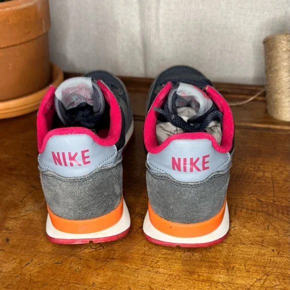 EUC - NIKE ‘Internationalist’ Sneaker (Women Size 7.5) - Picture 3 of 7